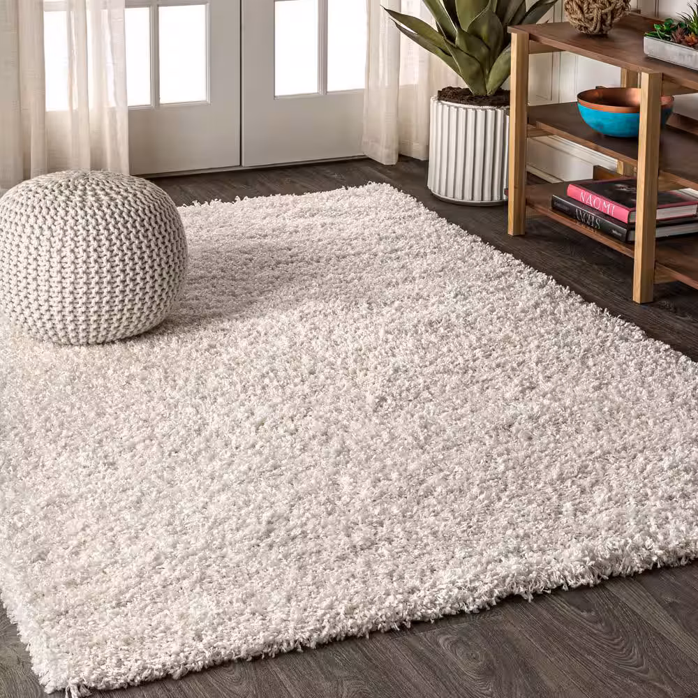 Thick pile of a shag rug
